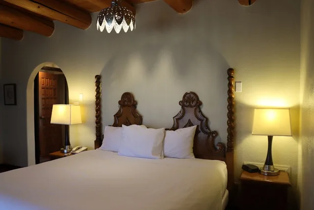 Executive, Suite, King and Queen Bed, Sagebrush Inn Suites 2/4