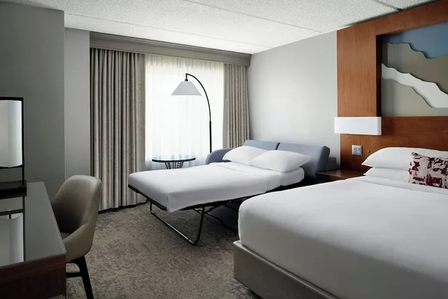 غرفة بسرير كينج مع أريكة، Napa Valley Marriott Hotel and Spa 1/6