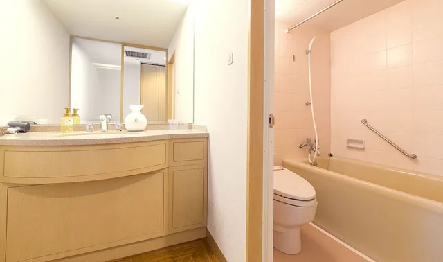 غرفة ثلاثية بثلاثة أسرّة بإطلالة على البحيرة، Iyashi No Resort Kaga No Sachi Hotel Arrowle 4/4