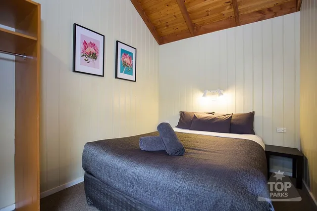 2 Bedrooms, Family, Cabin, 3 Beds, Port Fairy Holiday Park 1/3
