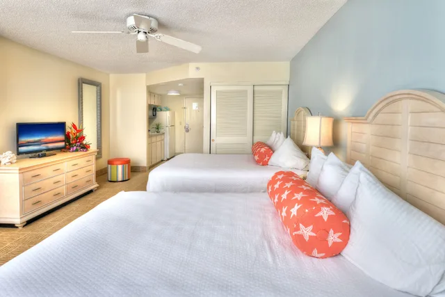 غرفة قياسية بسريرين كوين بمطبخ لذوي الإعاقة، Bahama House 2/4
