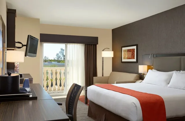 Specialty, Single Bed، Holiday Inn Express and Suites Naples Downtown 1/10