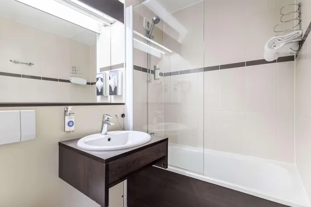 Room, Double Bed, Comfort Hotel Orleans Saran 2/2