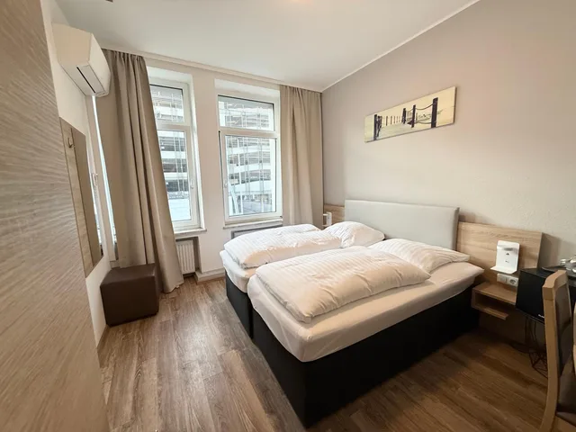 غرفة قياسية بسرير مزدوج أو سريرين منفصلين، Central Hotel Duisburg 2/10