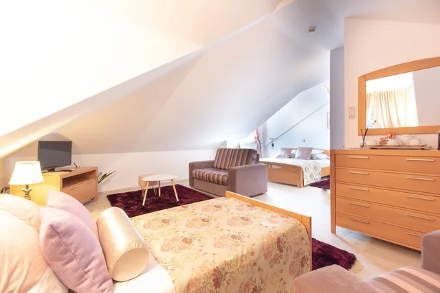 جناح سوبيريور بسرير كينج وسرير فردي بإطلالة على البحر مع أريكة في الطابق العلوي، HOTEL PARK HVAR 3/8