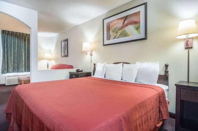 Standard, King Bed, Econo Lodge Inn & Suites Sweetwater I-20 1/5