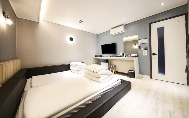 غرفة عائلية ثلاثية بسريرين مزدوجين بإطلالة على المدينة، Heimishi Hotel Tongyeong 1/2
