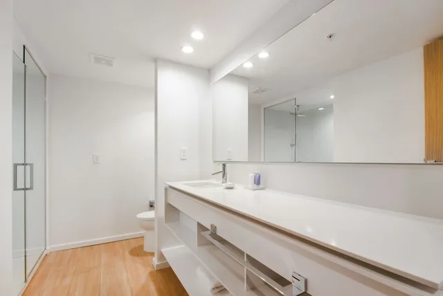 شقة ديلوكس بسرير كينج وسريرين مزدوجين بغرفتي نوم، Beach Haus Bal Harbour 1/1