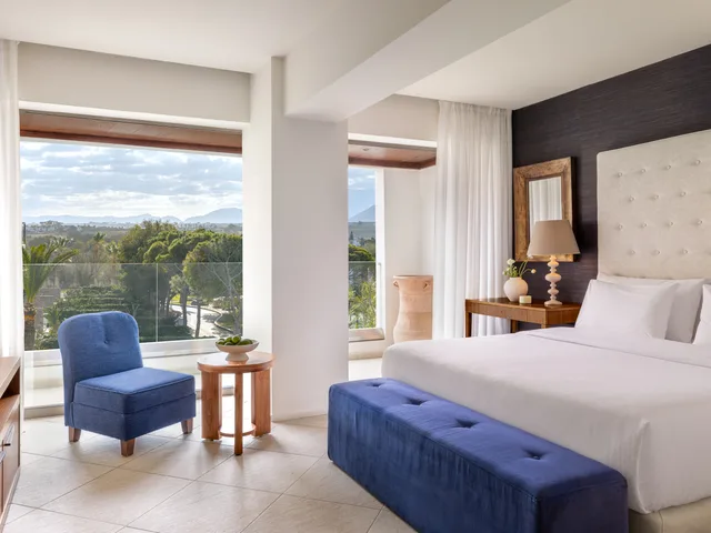 غرفة سوبيريور بسرير كينج بإطلالة على الحديقة، Amirandes, A Resort to Live 2/4