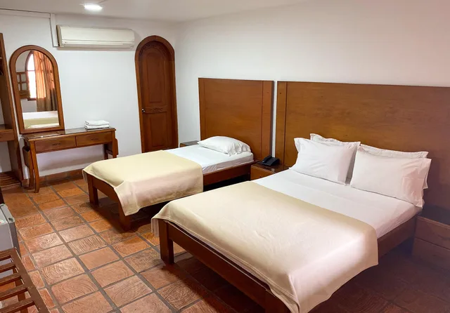 غرفة ثلاثية، Hotel Zaraya 3/3