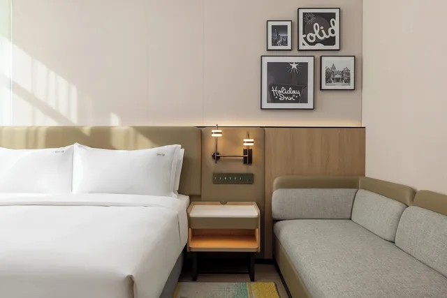 Standard, King Bed, Outdoor Living Area, Plunge Pool، Holiday Inn Shanghai Tourism Zone by IHG 2/4