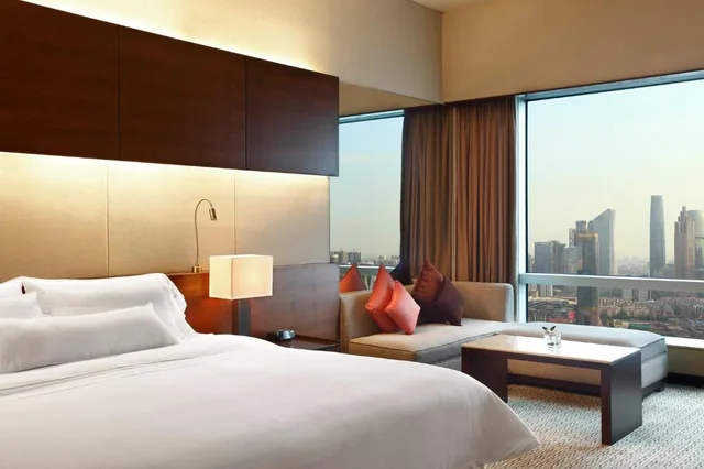 غرفة بسرير كينج بإطلالة على المدينة مع دخول صالة النادي، The Westin Guangzhou 1/3