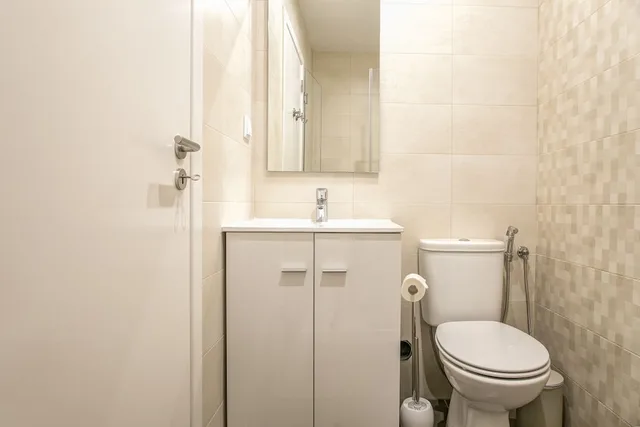 جناح كومفورت بسريرين منفصلين بحمام خاص، Home Out Rooms and Apartments 4/6