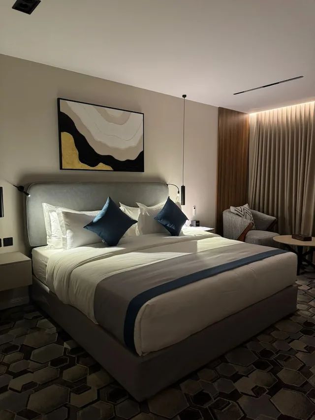 غرفة سوبيريور بسريرين منفصلين وسرير كينج، فندق قصر الواحة(LE DIYAR Al Waha Hotel Riyadh) 5/10