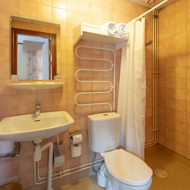 غرفة مفردة، Victoria Hotel 6/8