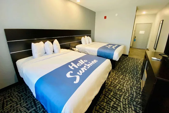 غرفة بسريرين كوين بمطبخ صغير، Days Inn Suites By Wyndham Horn Lake Graceland Area 3/5