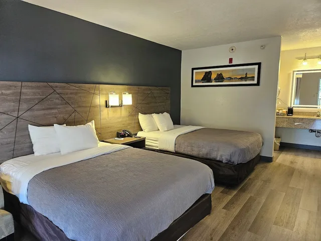 Standard, 2 Double Beds, Quality Inn & Suites Greenville I-65 1/10