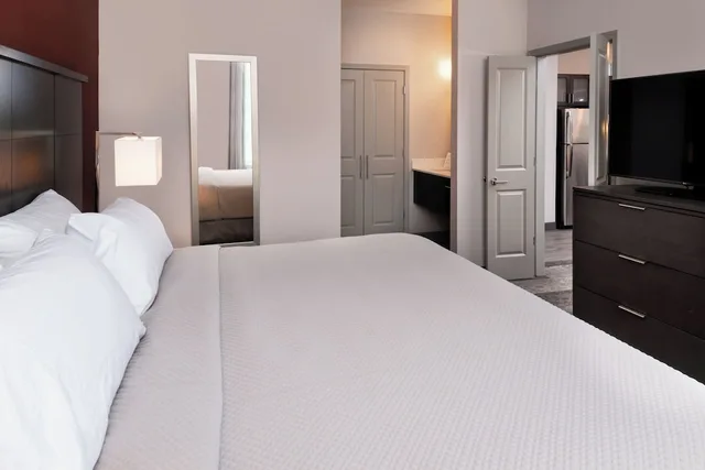 1 Bedroom, Suite, King Bed, Sofa, Kitchen, Accessible, STAYBRIDGE SUITES LAKE CHARLES 2/10