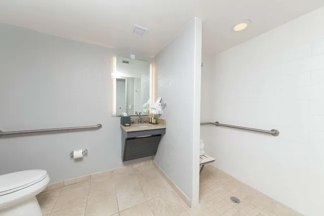 Junior Suite, King Bed, Hilton Melbourne Beach Oceanfront 3/3