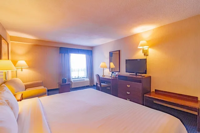 Spacious, King Bed, Wyndham Garden Monterrey Norte 8/10