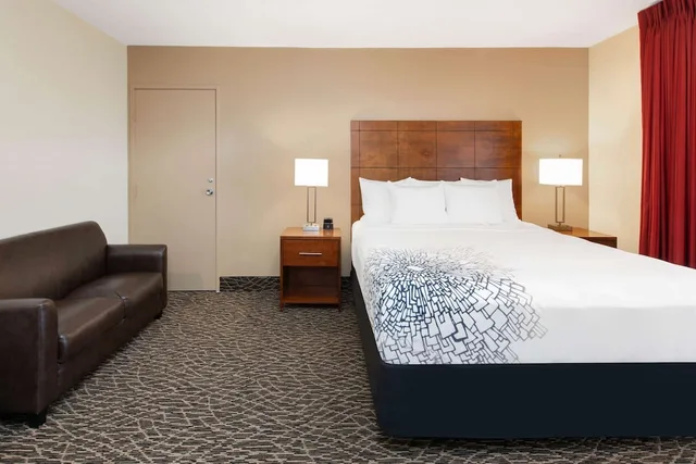 جناح ديلوكس بسرير كينج، La Quinta Inn By Wyndham Clearwater Central 1/3
