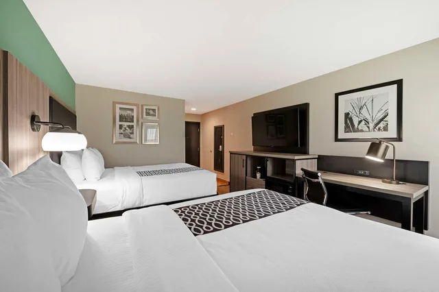غرفة بسريرين كوين يُسمح فيها بالحيوانات الأليفة، Best Western Plus Greenwood/Indy South Inn 2/3