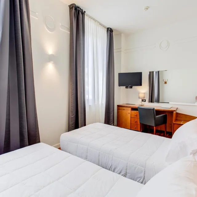 غرفة ثلاثية، Kursaal Hotel 2/3