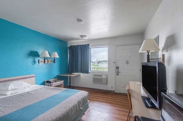 غرفة قياسية بسريرين مزدوجين لذوي الإعاقة، Motel6 Kansas City, MO - Airport 2/4