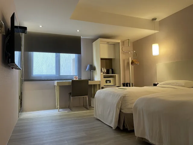 غرفة إليت بسرير كينج، Forward Hotel Taipei 1/2