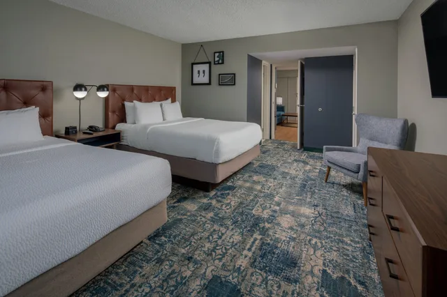 جناح بسريرين كوين بغرفة نوم واحدة، Four Points by Sheraton Suites Tampa Airport Westshore 1/4