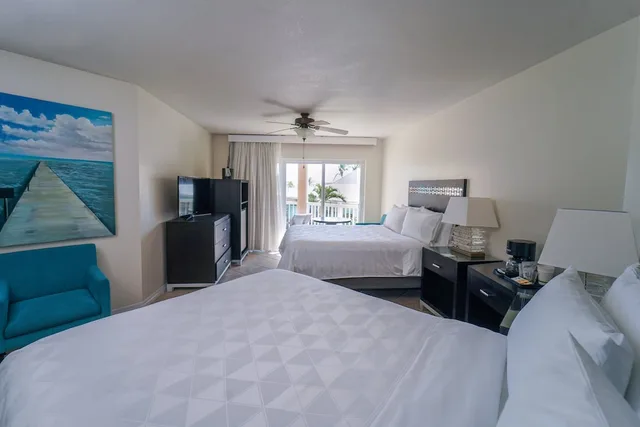 غرفة قياسية بسريرين كوين بإطلالة على البحر، Holiday Inn Resort Grand Cayman, an IHG Hotel 4/10