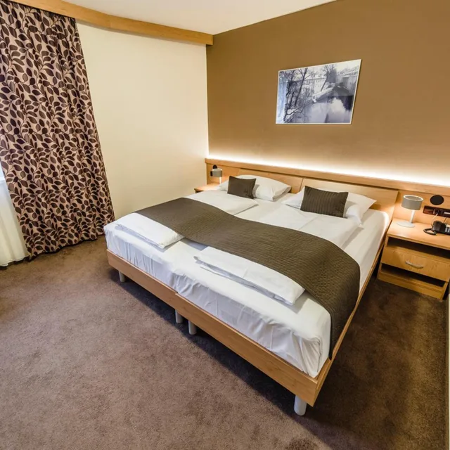 غرفة بسرير كينج بإطلالة على المدينة، Archibald City Hotel 4/10