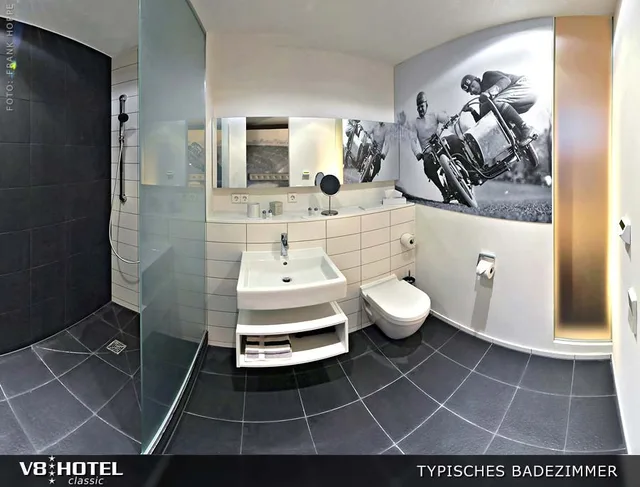 غرفة بسريرين منفصلين، V8 Hotel Motorworld Region Stuttgart, BW Premier Collection 1/1
