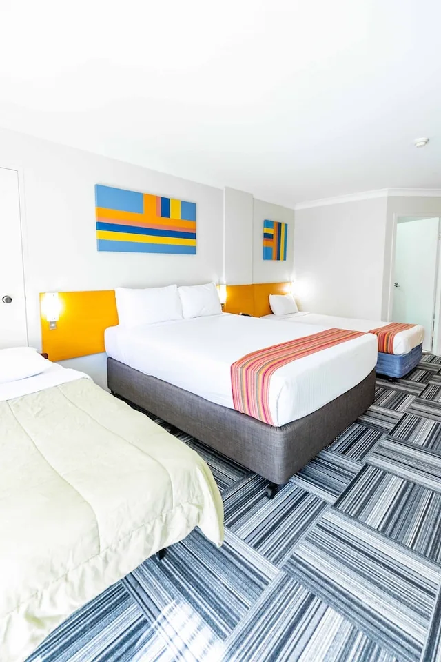 Budget, Resort, 1 Queen and 1 Single Bed، Paradise Resort Gold Coast 2/3
