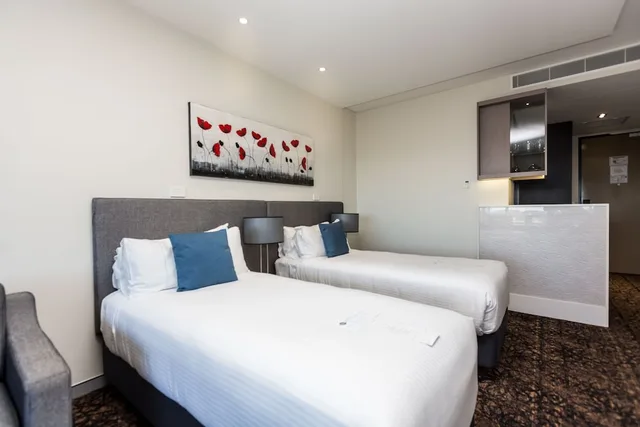 غرفة تنفيذية بسريرين منفصلين، CALAMVALE HOTEL SUITES AND CONFERENCE CENTRE 1/5