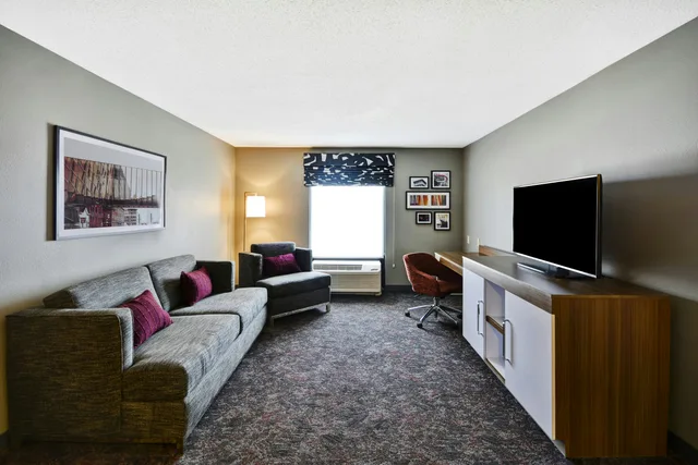 جناح بسرير كينج مع أريكة، Hampton Inn & Suites Columbus Easton Area 1/1