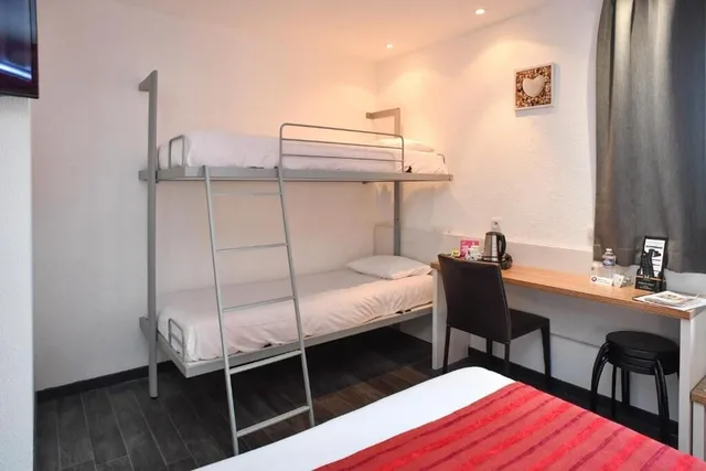 Comfort, Quadruple, 1 Double and 2 Bunk Beds، Brit Hotel Confort Saint-Lo 2/4
