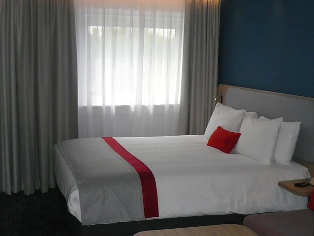 غرفة قياسية بسرير كينج، HOLIDAY INN EXPRESS KASSAM STADIUM 1/6