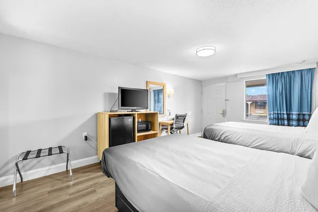 غرفة ديلوكس بسريرين مزدوجين للمدخنين، Super 8 By Wyndham Lantana West Palm Beach 1/10