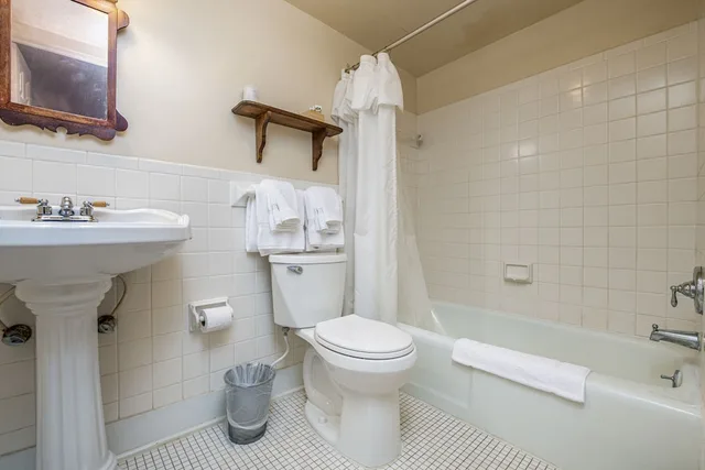 Cedar, Creek, Guest Room, Double Bed، Wayside Inn 5/5