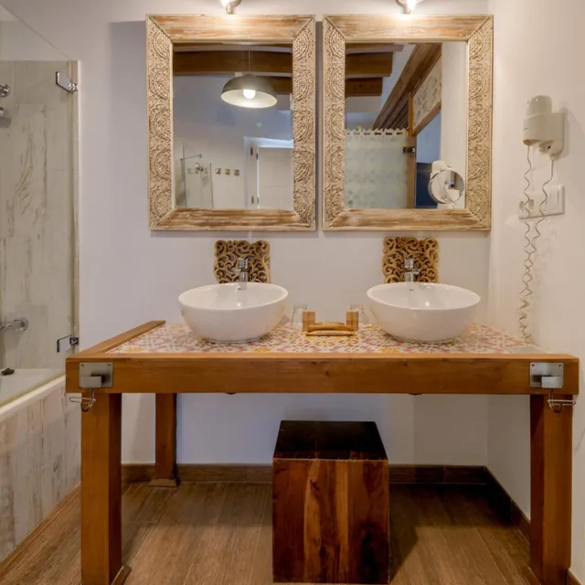 جناح جونيور، Hotel Argantonio 4/5