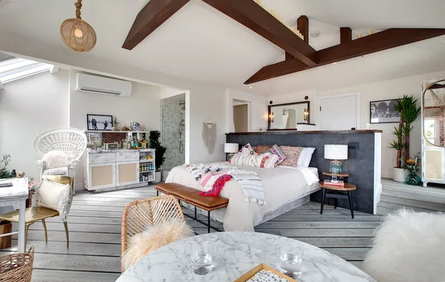 Bungalow, King Bed, Ocean Front, Venice V Hotel 2/9