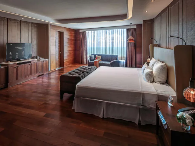 جناح بمنطقة جلوس مع دخول الصالة، Pullman Vung Tau 1/2