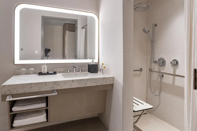 Room, King Bed, Intracoastal View, High Floor، JW Marriott Clearwater Beach Resort & Spa 5/7