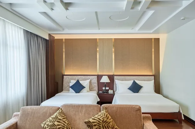 غرفة عائلية بسرير كوين وسرير فردي بإطلالة على المدينة، Kin Hotel Thi Sach Edition 1/9