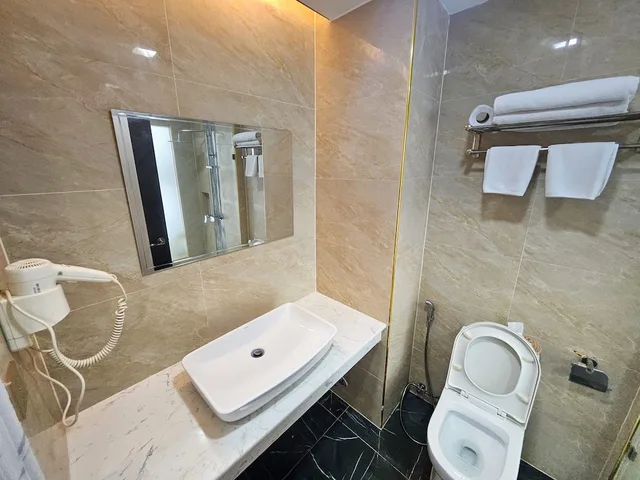 غرفة عائلية بسريرين مزدوجين وسرير بطابقين بإطلالة على البحر، Mermaid S Beach Resort Jomtien 4/5