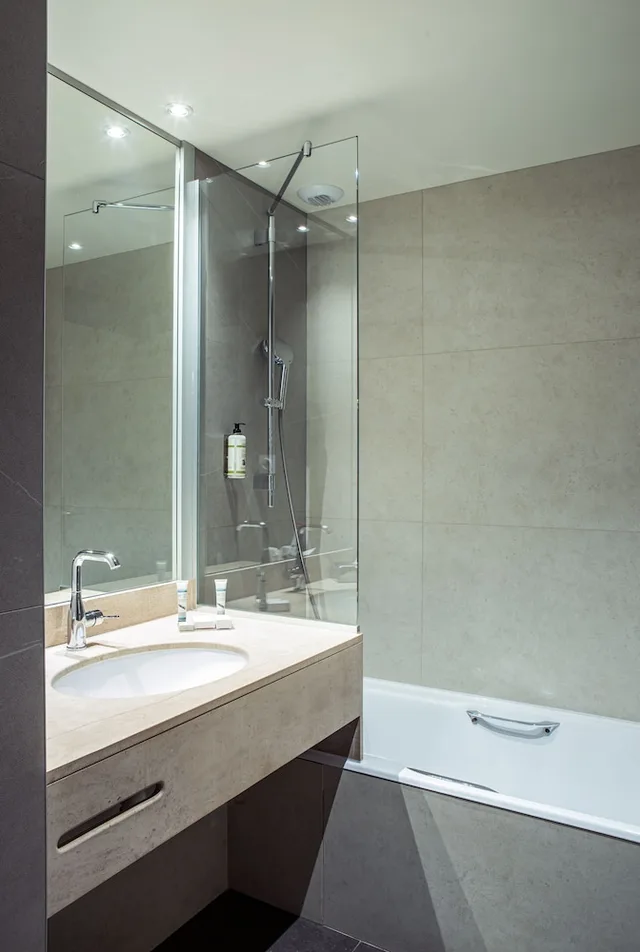 غرفة كلاسيكية بسرير مزدوج أو سريرين منفصلين، Hotel Mercure Paris Boulogne Pont de Saint Cloud (Janvier 2026) 6/6