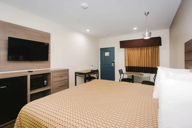 استوديو بسرير كينج، Palace Inn Louetta 10/10