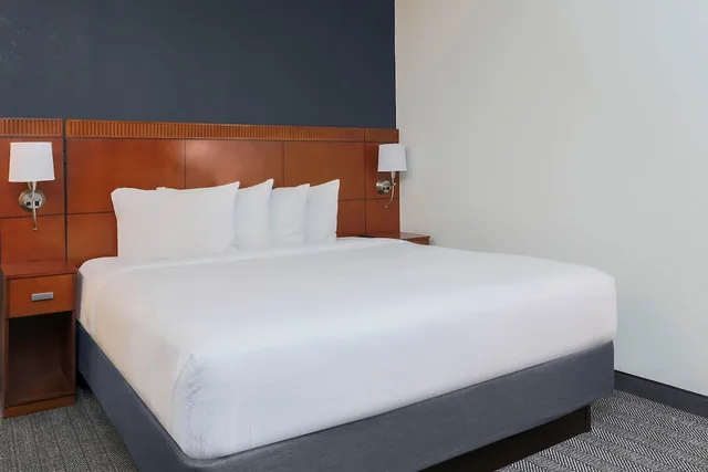 Room, King Bed, Sofa, Large, Accessible, Courtyard Austin Airport 3/4