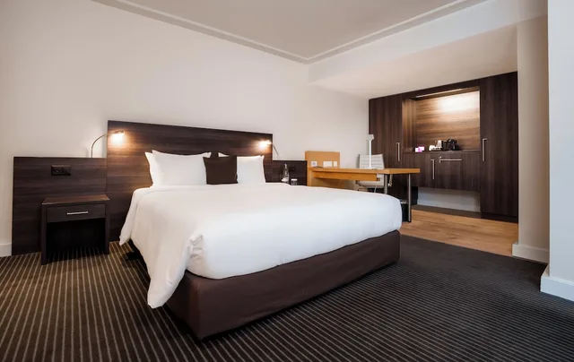 جناح جونيور بسرير كوين، Crowne Plaza Zurich 5/10